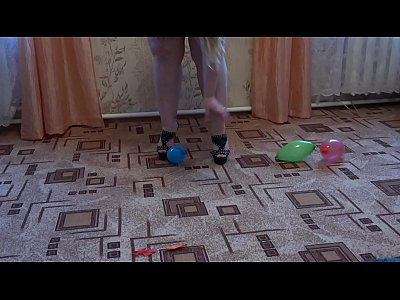 Amateur Bbw video: Girl bursts inflatable balls with her big ass and masturbates